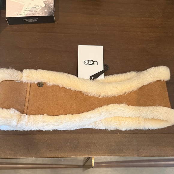 Ugg Women's shearling Tan and Cream Headband BNWT - Picture 2 of 3